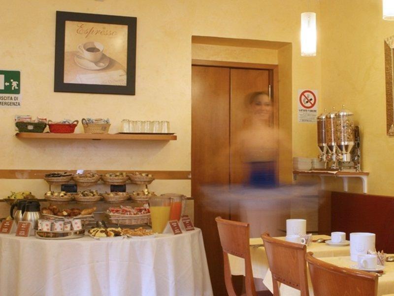 Hotel Lirico