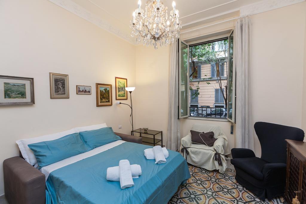 Betty Holiday Valadier Rome