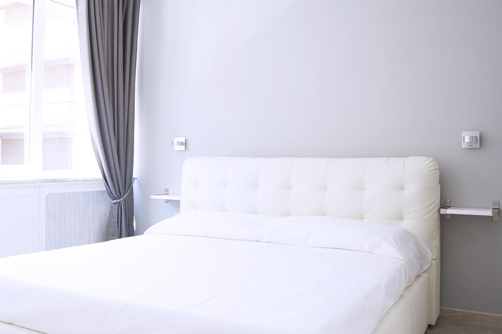 Gens Claudia, Vatican Luxury