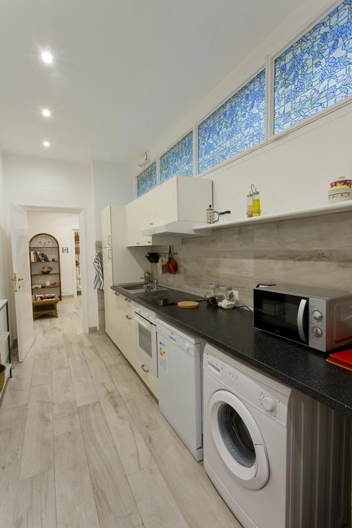 Apartment Venturi House