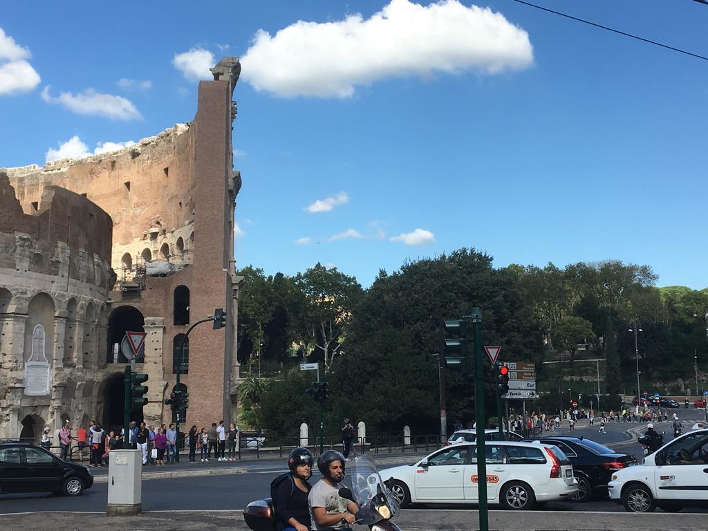 Apartment Delightful 100 Meters From The Colosseum Rome