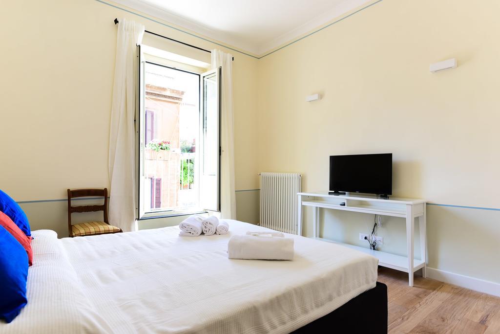 Bright And Comfy 3 Bedroom In Monti Rome