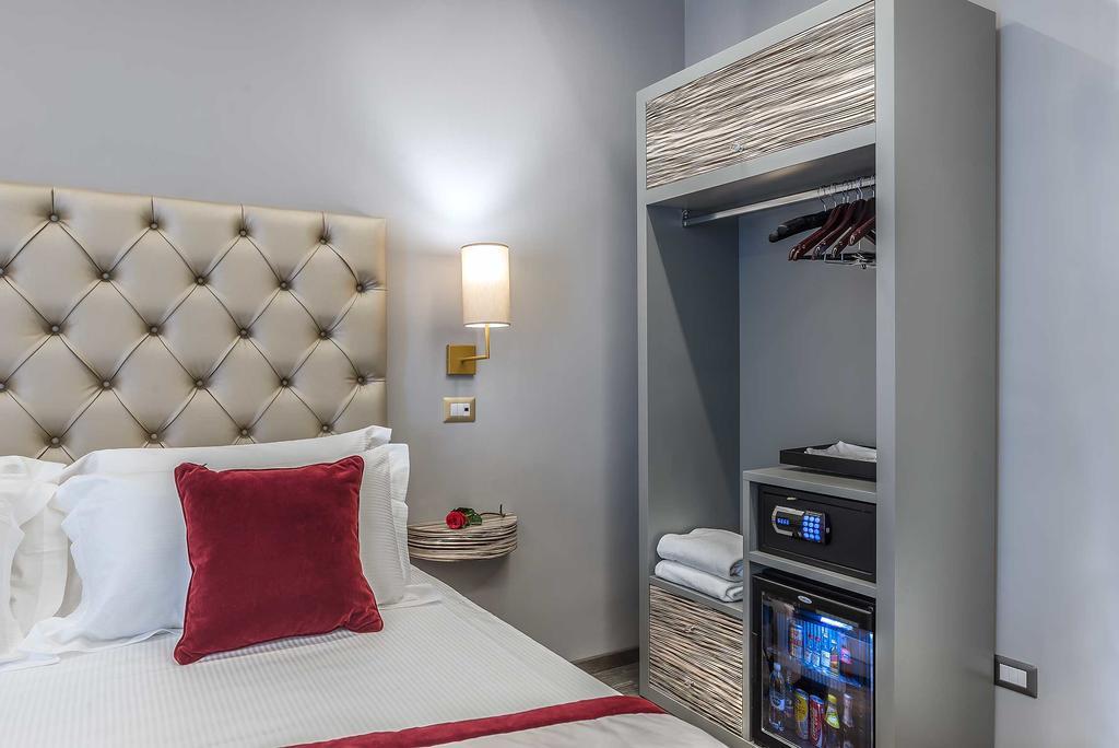 Colonna Del Corso 3* Rome