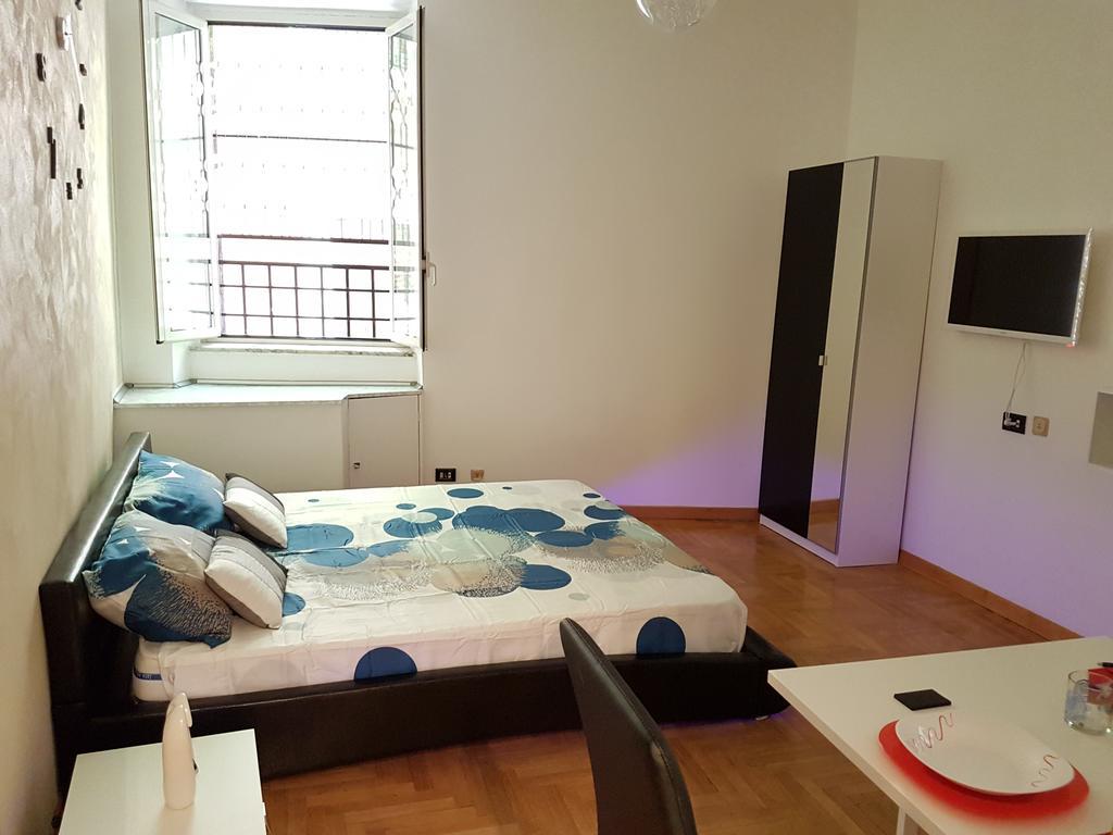 Navona's Flat Alley Apartment *
