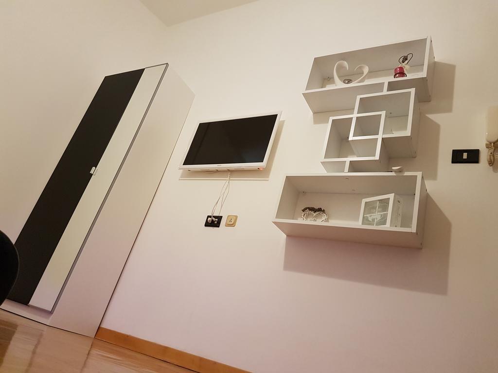 Navona's Flat Alley Apartment Rome