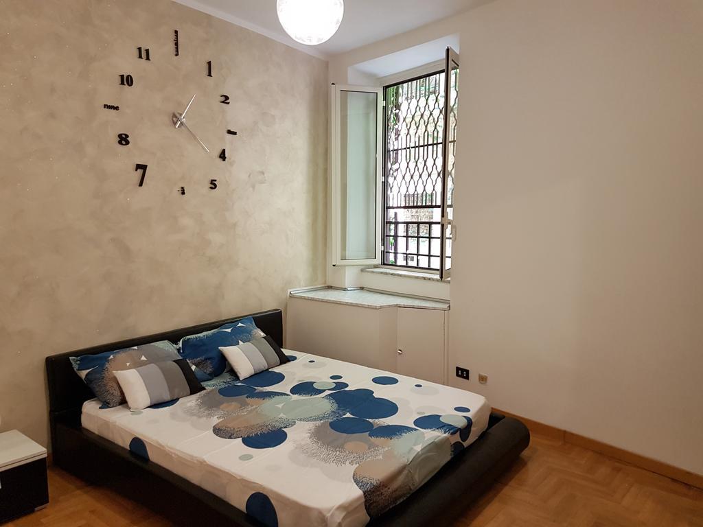 Navona's Flat Alley Apartment
