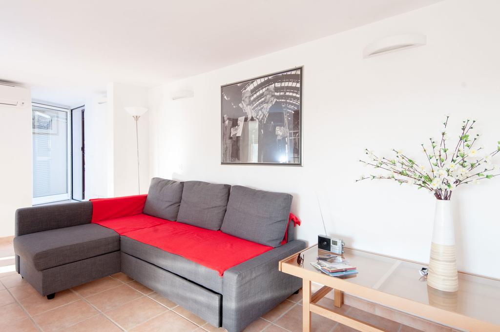 Apartment House Of Cinema *