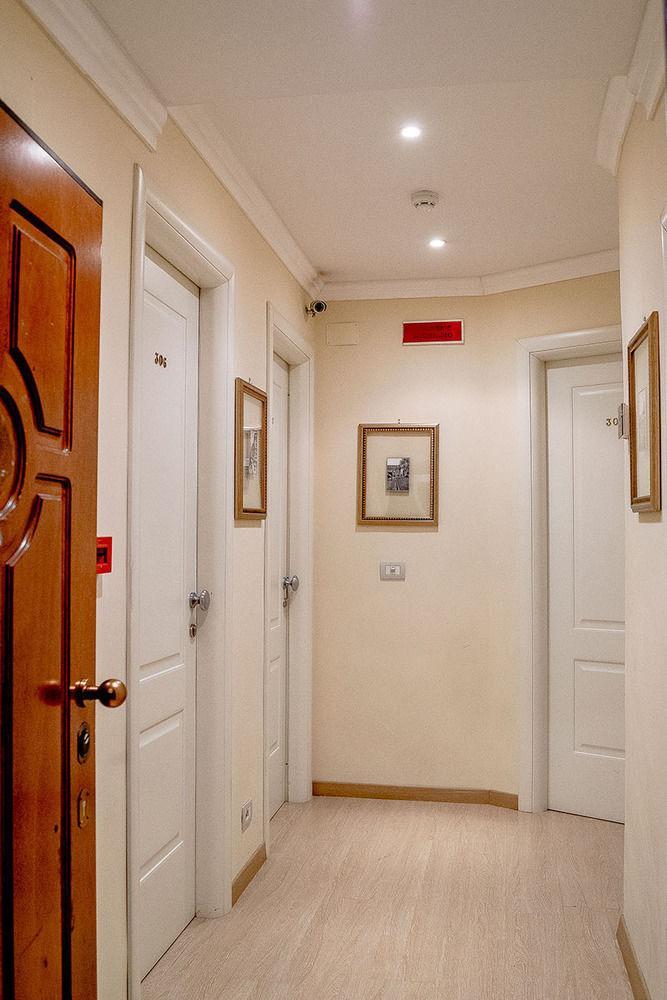 Booking House 3*