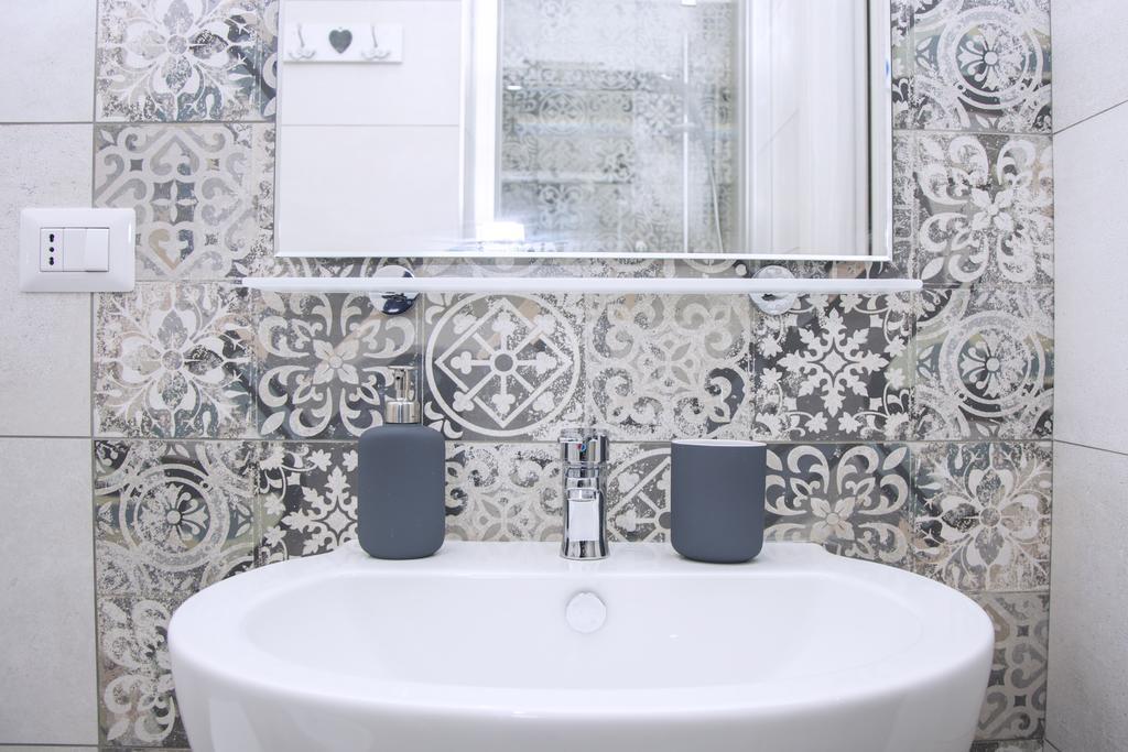 Gens Claudia, Vatican Luxury Appartement