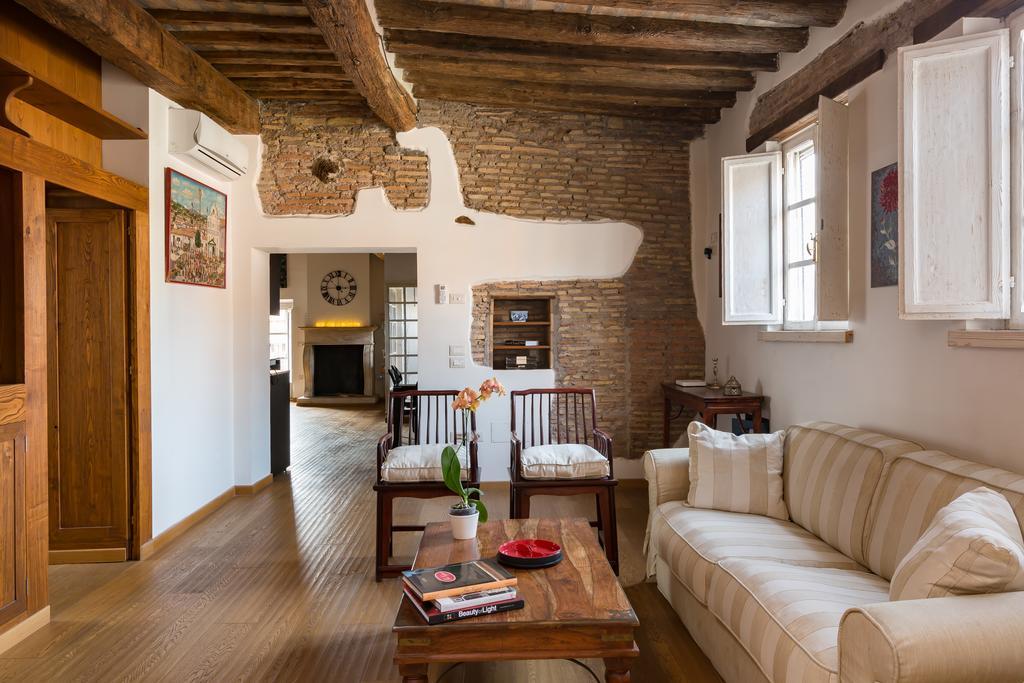 Apartment Habitat's Renella Penthouse Rome