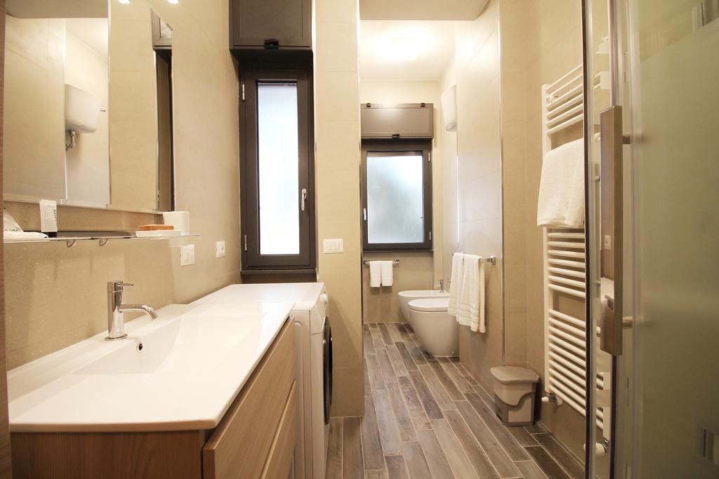 Eur Bright Spacious Terraced With Private Parking Only For Small Cars Apartment Rome