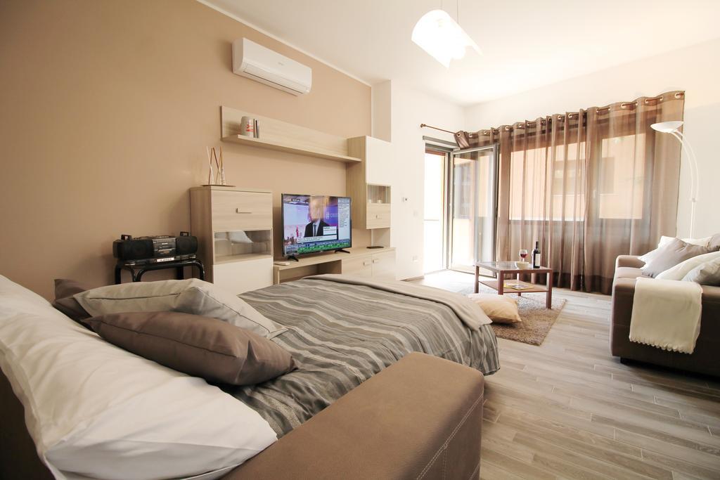 Eur Bright Spacious Terraced With Private Parking Only For Small Cars Rome