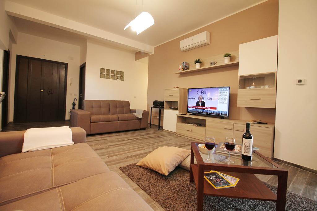 Eur Bright Spacious Terraced With Private Parking Only For Small Cars Apartment Rome