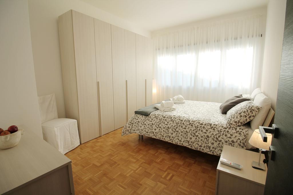 Eur Bright Spacious Terraced With Private Parking Only For Small Cars Rome