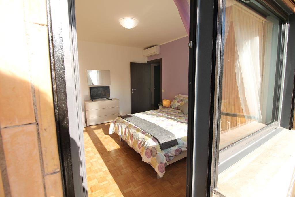 Eur Bright Spacious Terraced With Private Parking Only For Small Cars Apartment Rome