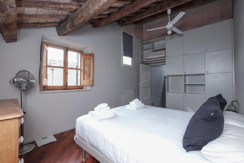 Piazza Navona Artist Loft *