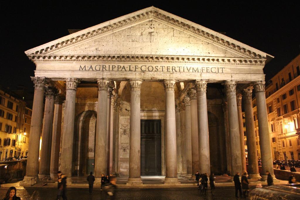 Domus Pantheon Apartment *