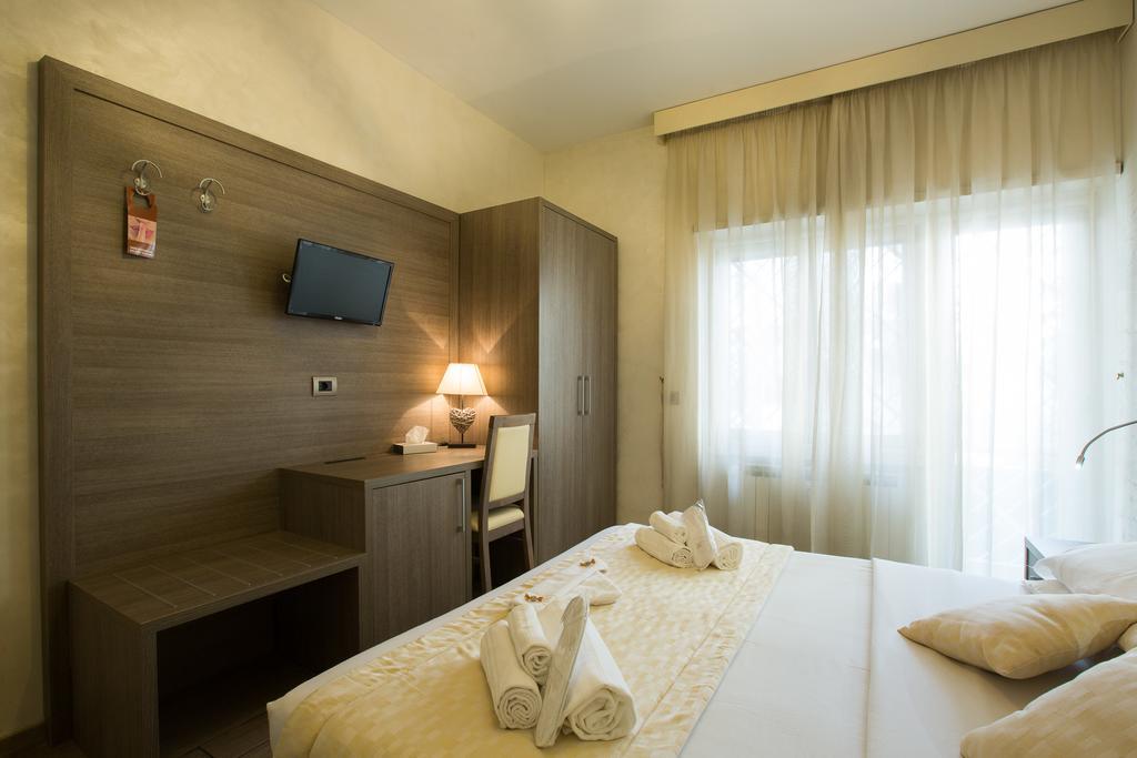 Relais Tiburtina Couette-café