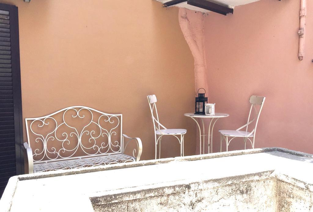 Apartment Inside Trastevere, Apt With Terrace Rome