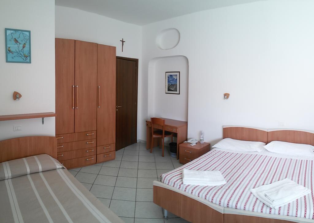 Casa Per Ferie Cardinal G. Guarino Bed & Breakfast *