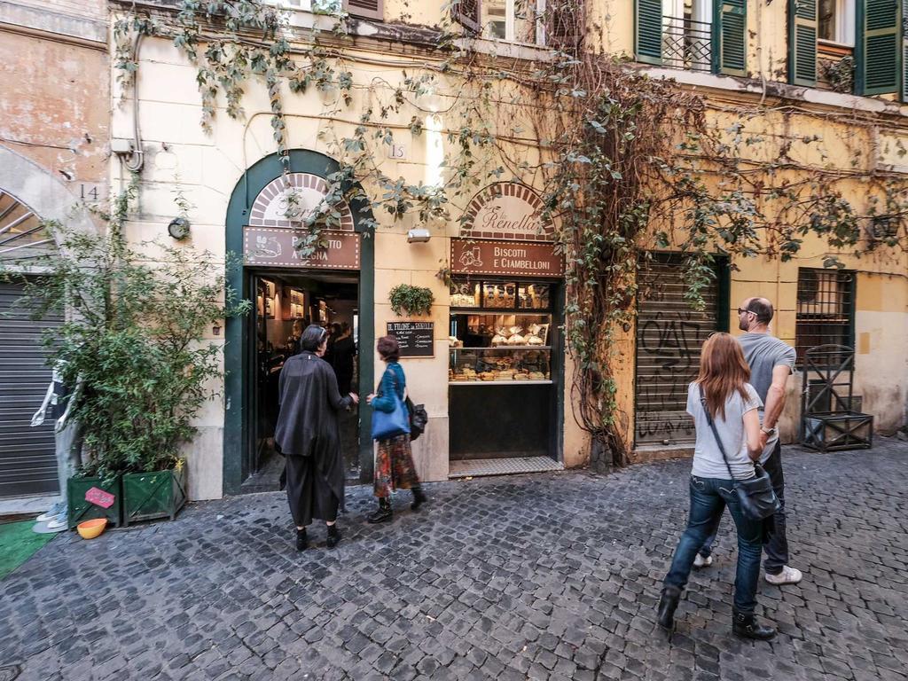 Ancient Trastevere Vespa Loft Apartment