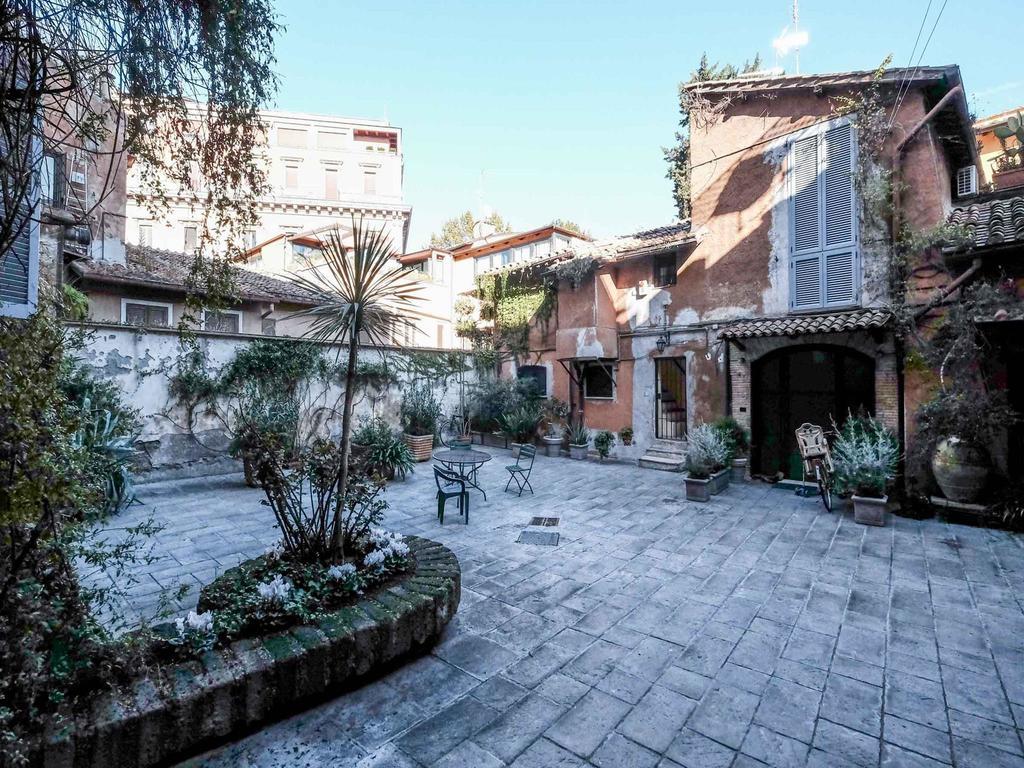 Apartment Ancient Trastevere Vespa Loft Rome