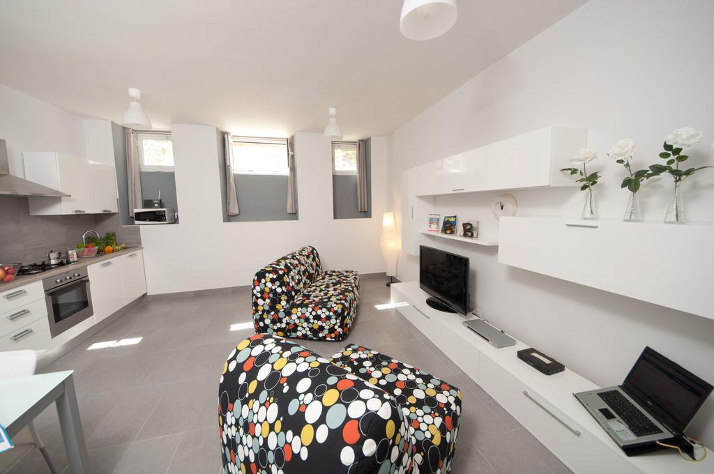 Cheap And Chic White At Coliseum Apartment