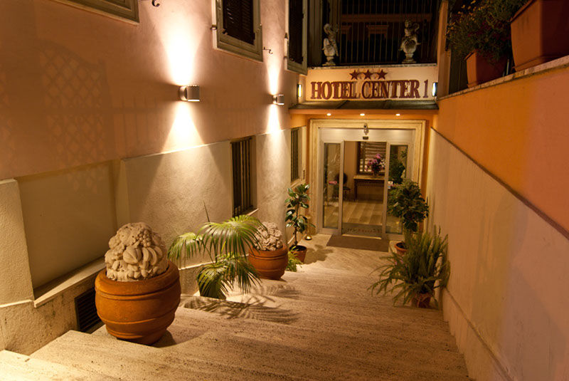 Hotel Center 2 3*