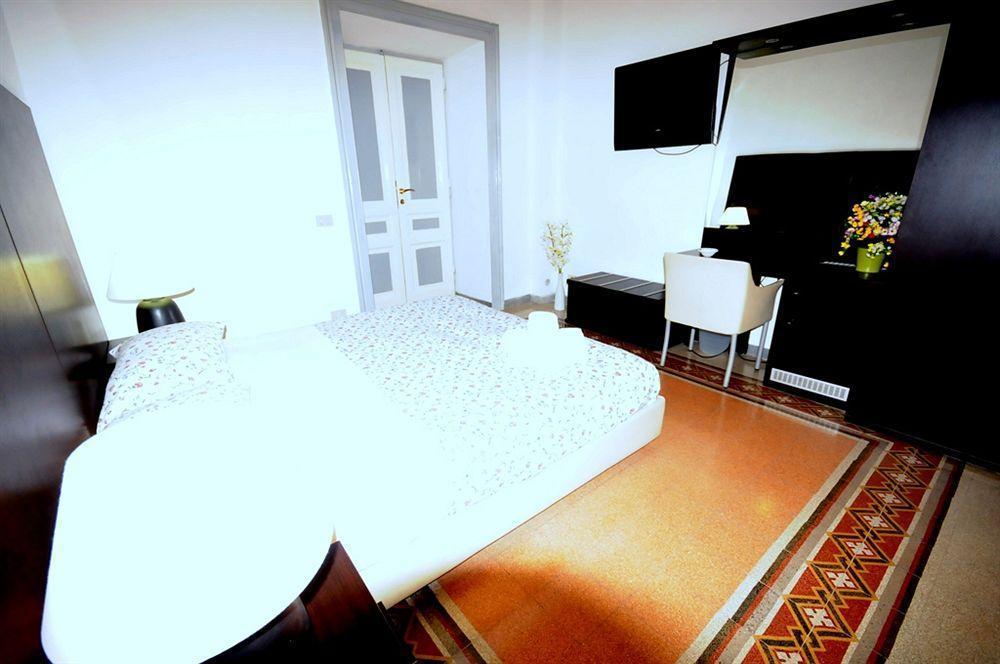 El Dorado Colosseum Couette-café 2*