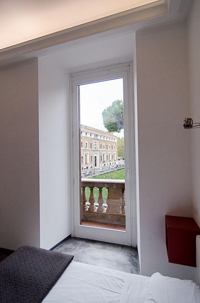 We Love Roma Guest House