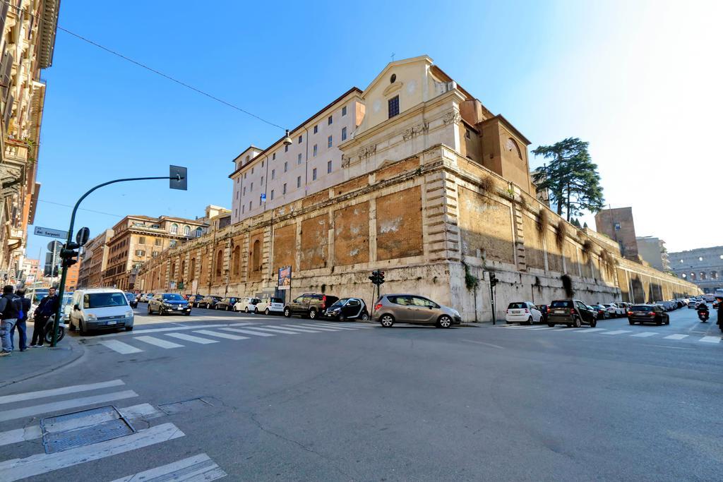 Design Apartment Paulina 300 Mt From Colosseum Apartment Rome