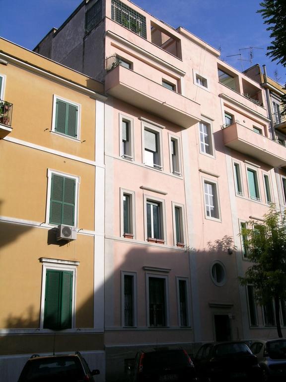 Apartment Cheap And Chic White At Coliseum Rome