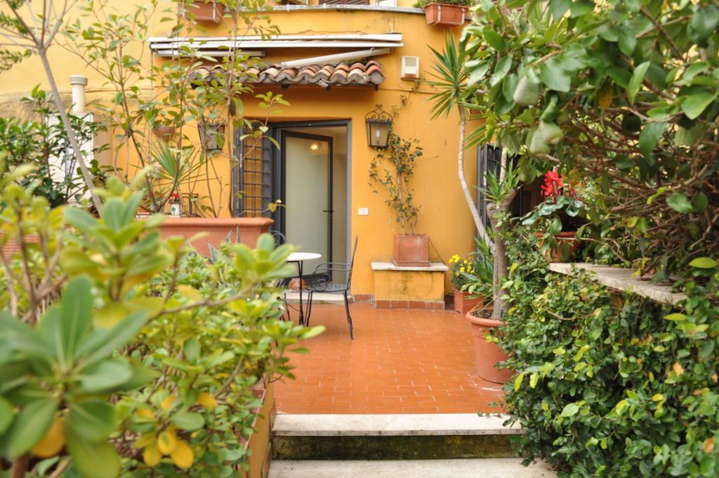 Onofrio Flat * Rome