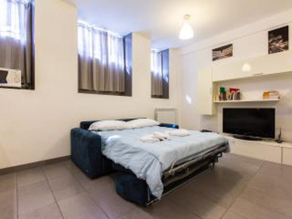Apartment Cheap And Chic White At Coliseum