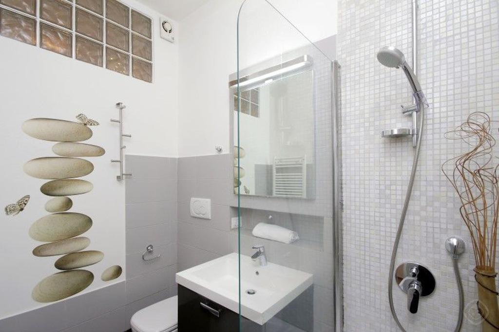 Apartment Cheap And Chic White At Coliseum *