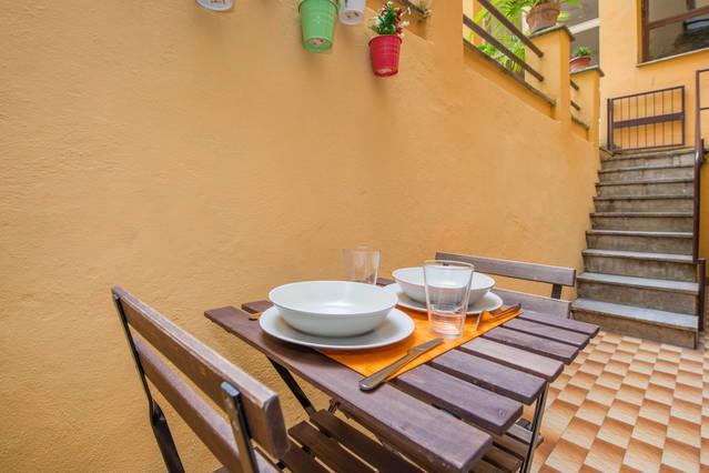 Cheap And Chic At Coliseum Apartment