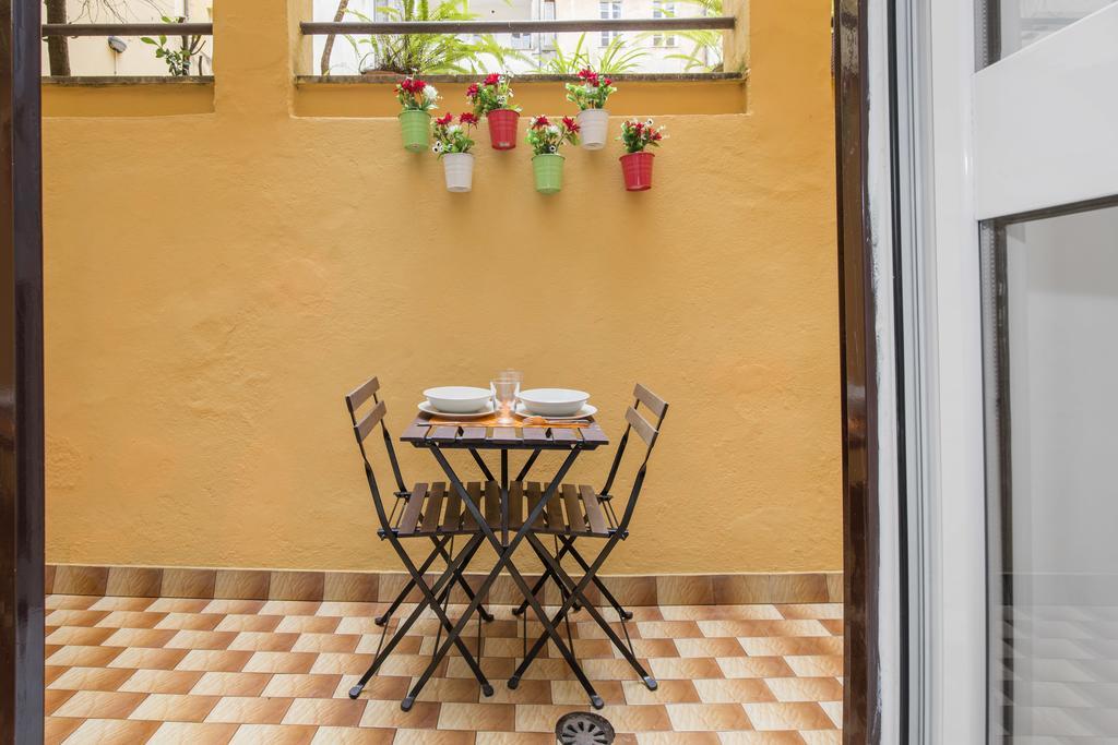 Cheap And Chic At Coliseum