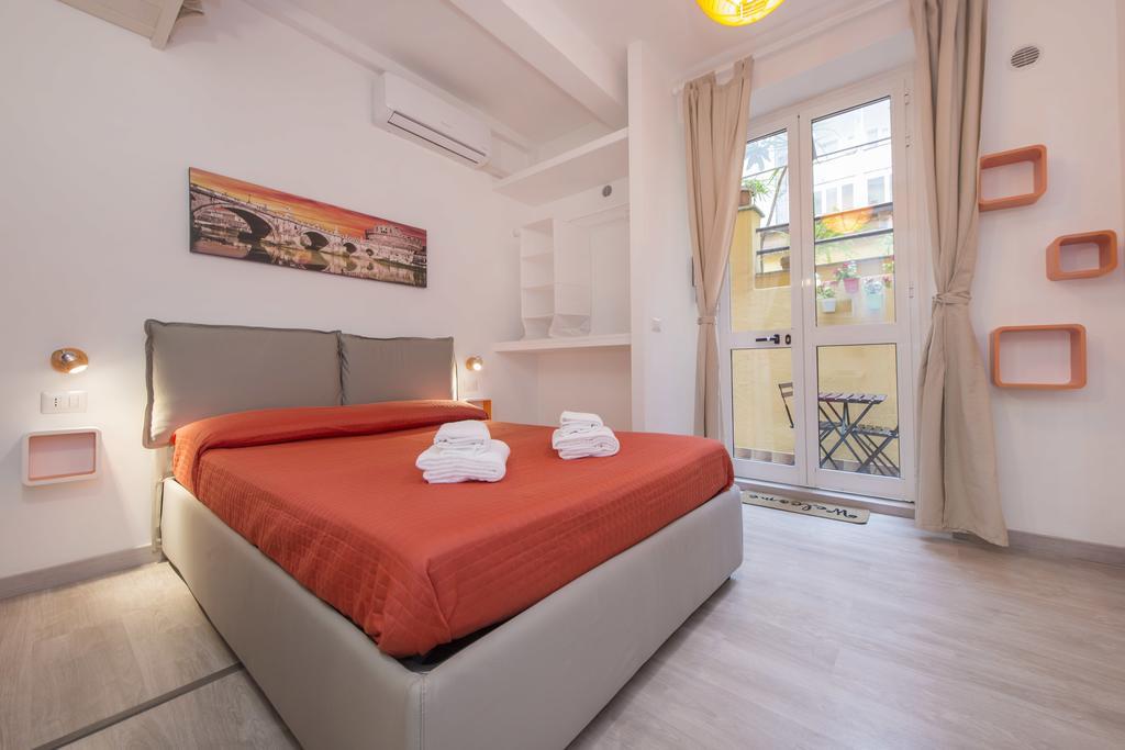 Cheap And Chic At Coliseum Rome
