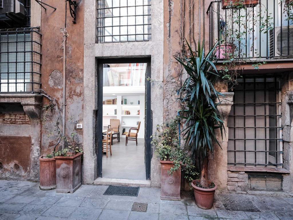 Ancient Trastevere Vespa Loft * Rome