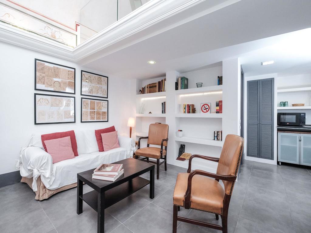 Ancient Trastevere Vespa Loft Apartment Rome