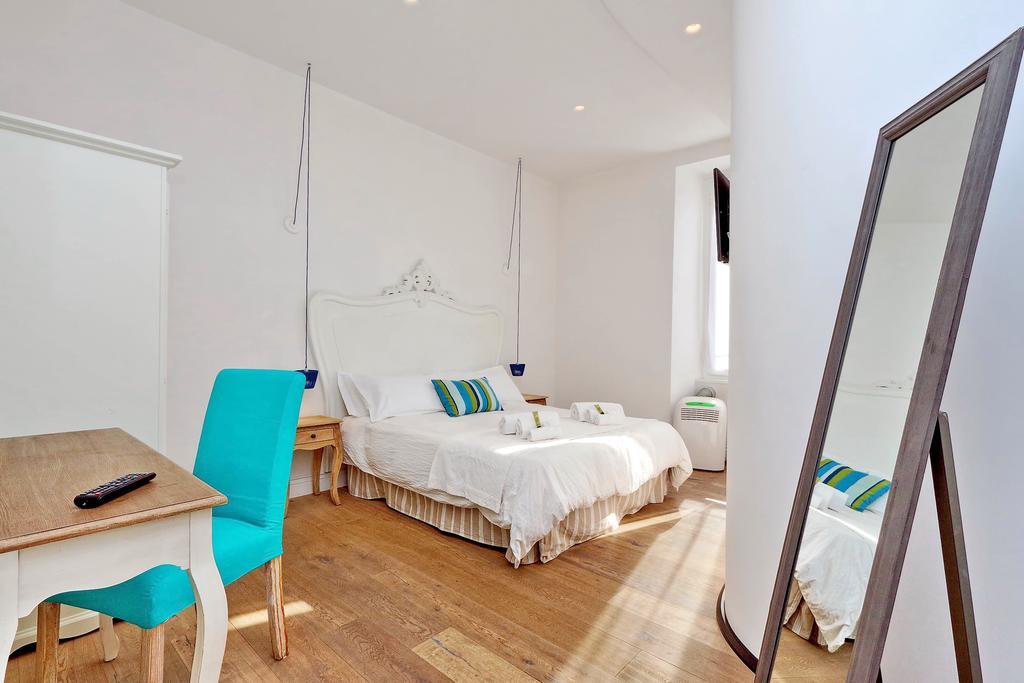 Apartment Design Apartment Paulina 300 Mt From Colosseum Rome