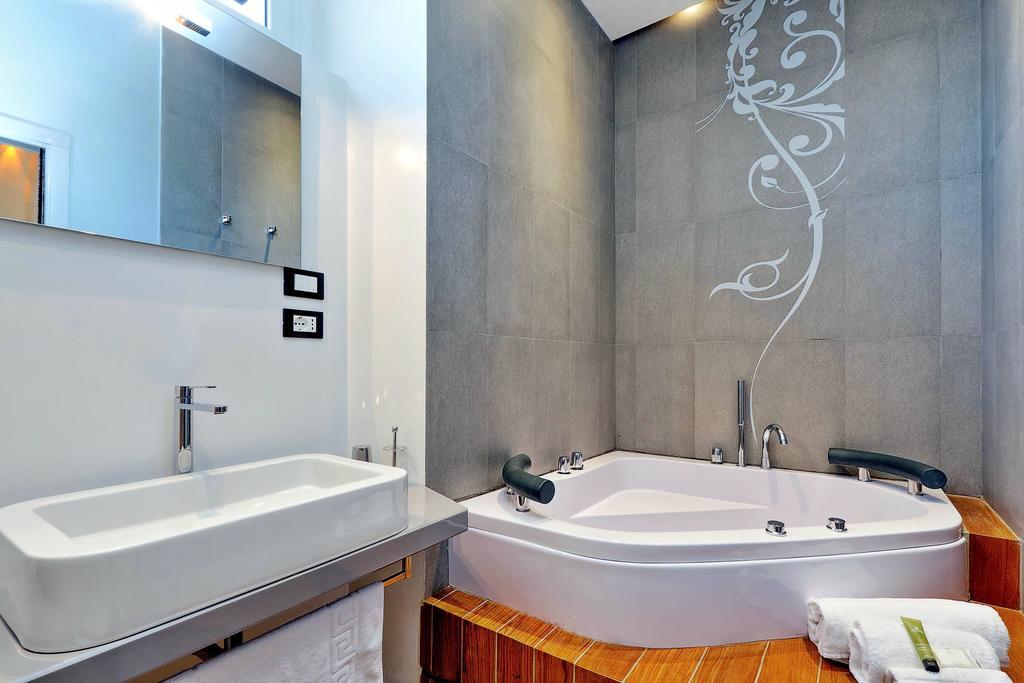 Design Apartment Paulina 300 Mt From Colosseum * Rome