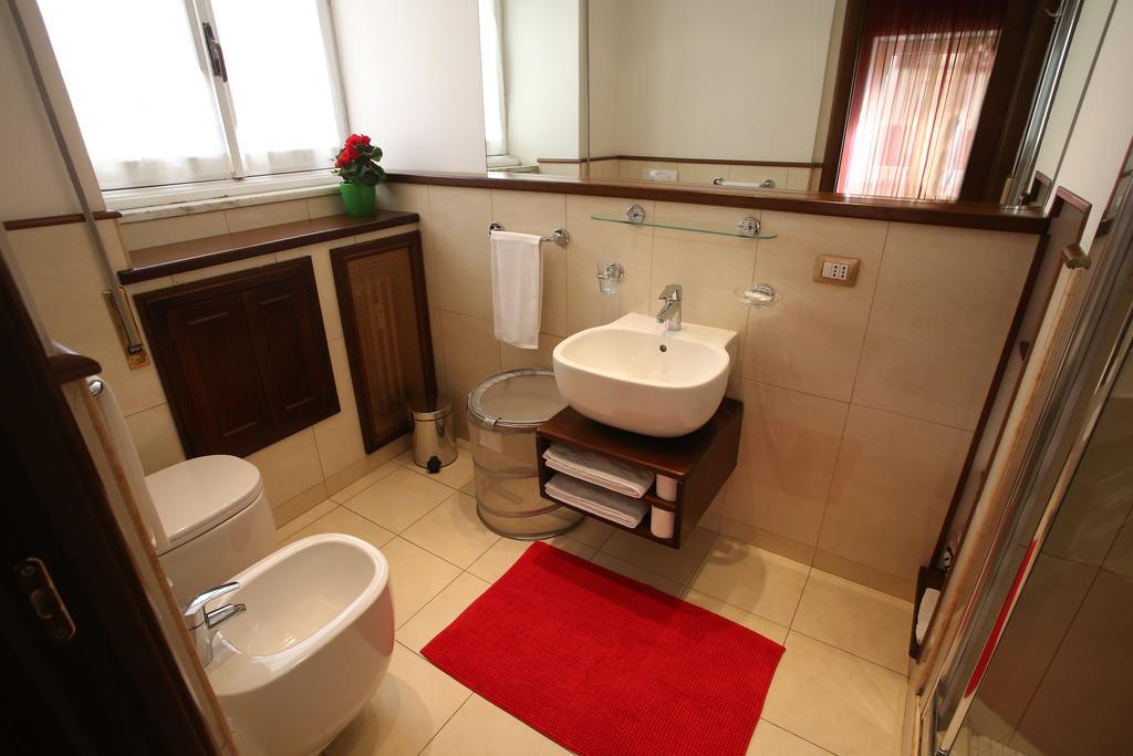 Al Colonnato Di San Pietro Bed & Breakfast 3*