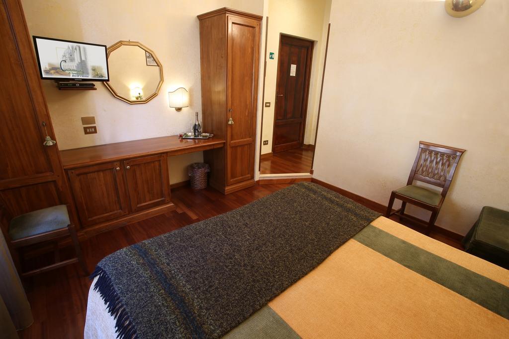 Al Colonnato Di San Pietro Bed & Breakfast 3*