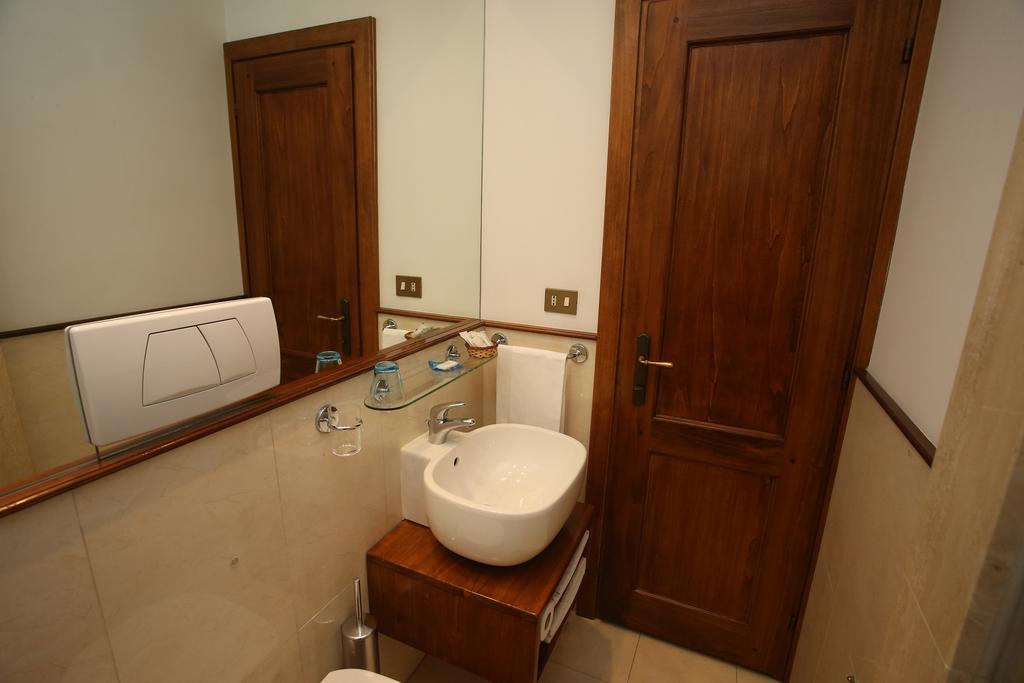 Al Colonnato Di San Pietro 3* Rome