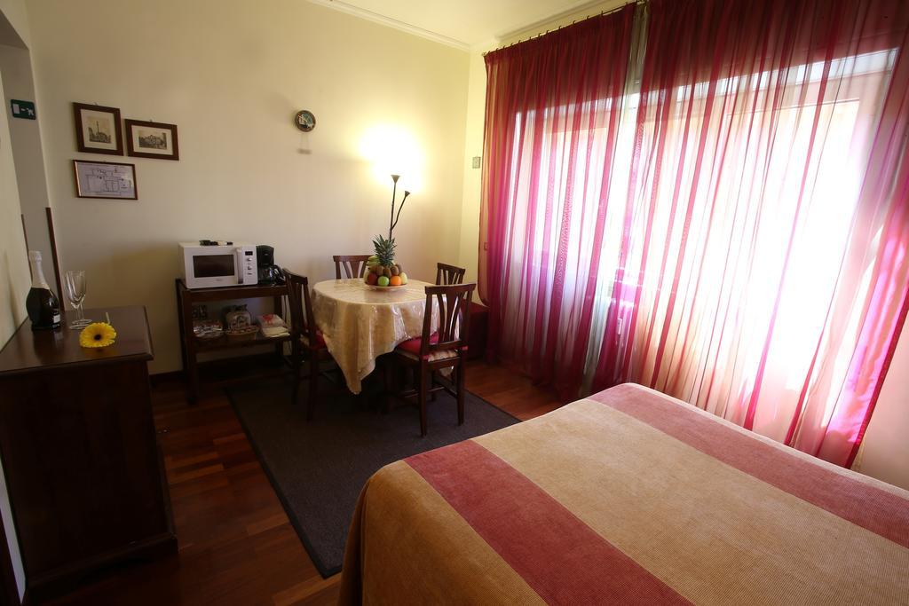 Al Colonnato Di San Pietro 3* Rome