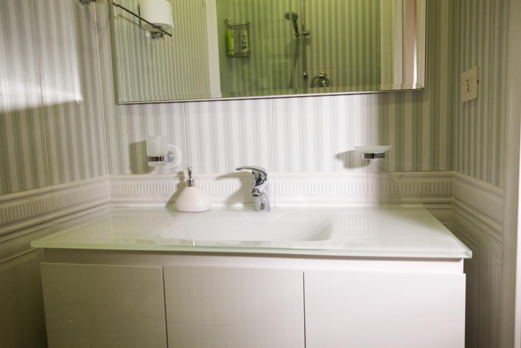 Salaria Luxury Suites *