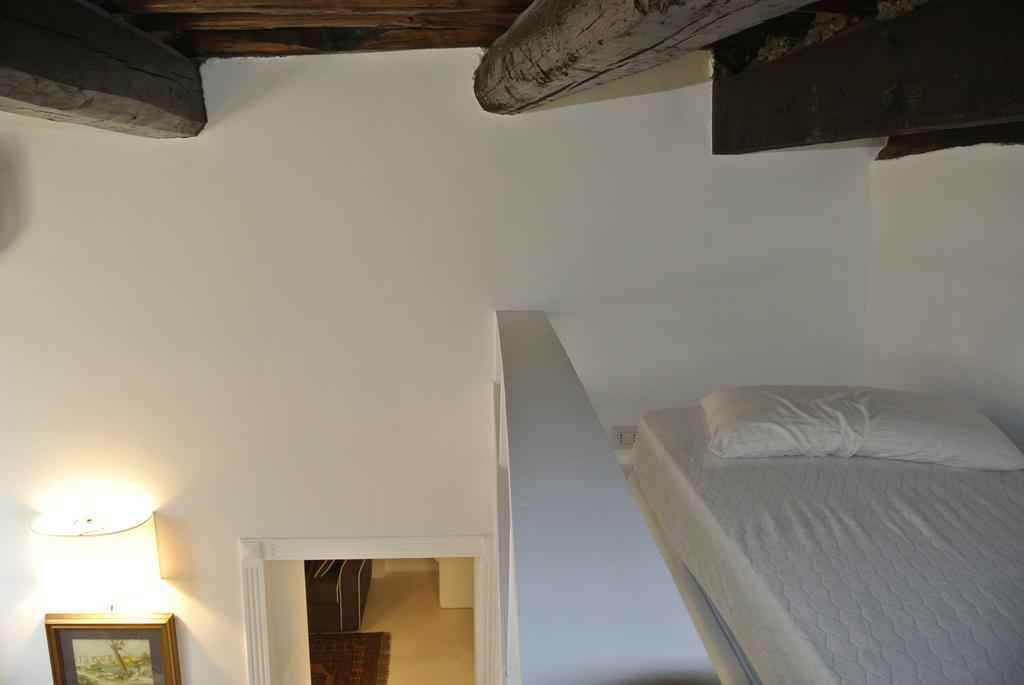 Pantheon Domus Valentino Apartment