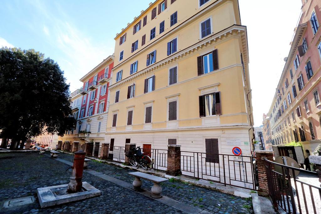 Piazza Capponi Rome