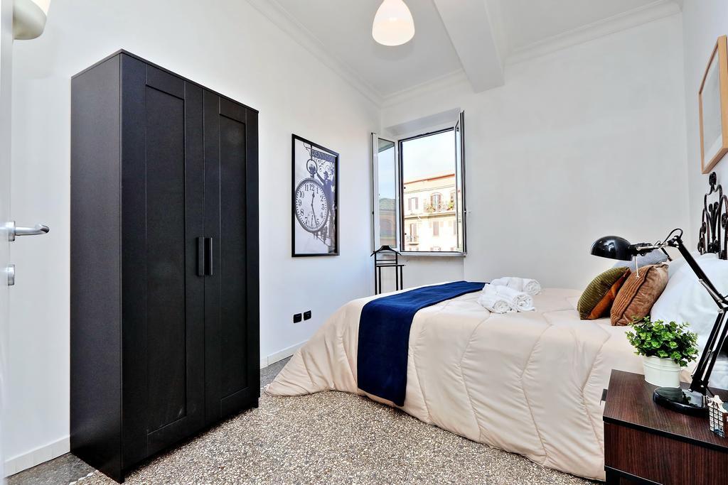 Apartment Piazza Capponi Rome